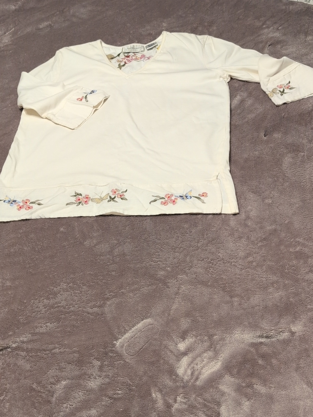 Women's Cream Long-Sleeve V-Neck Top with Floral Embroidery